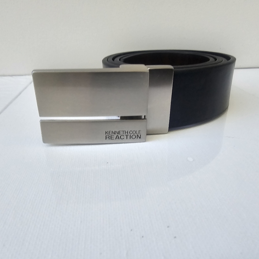 Mens Black leather belt. Kenneth Cole brand.
